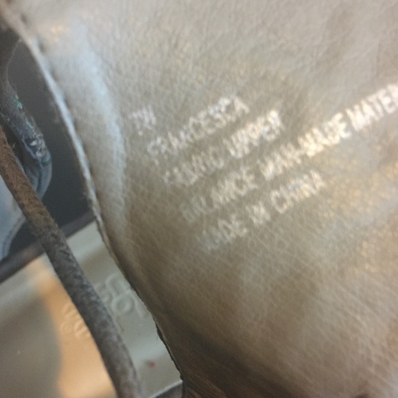 Lace up block heel sandals. Size 7 wide. - Picture 2 of 8